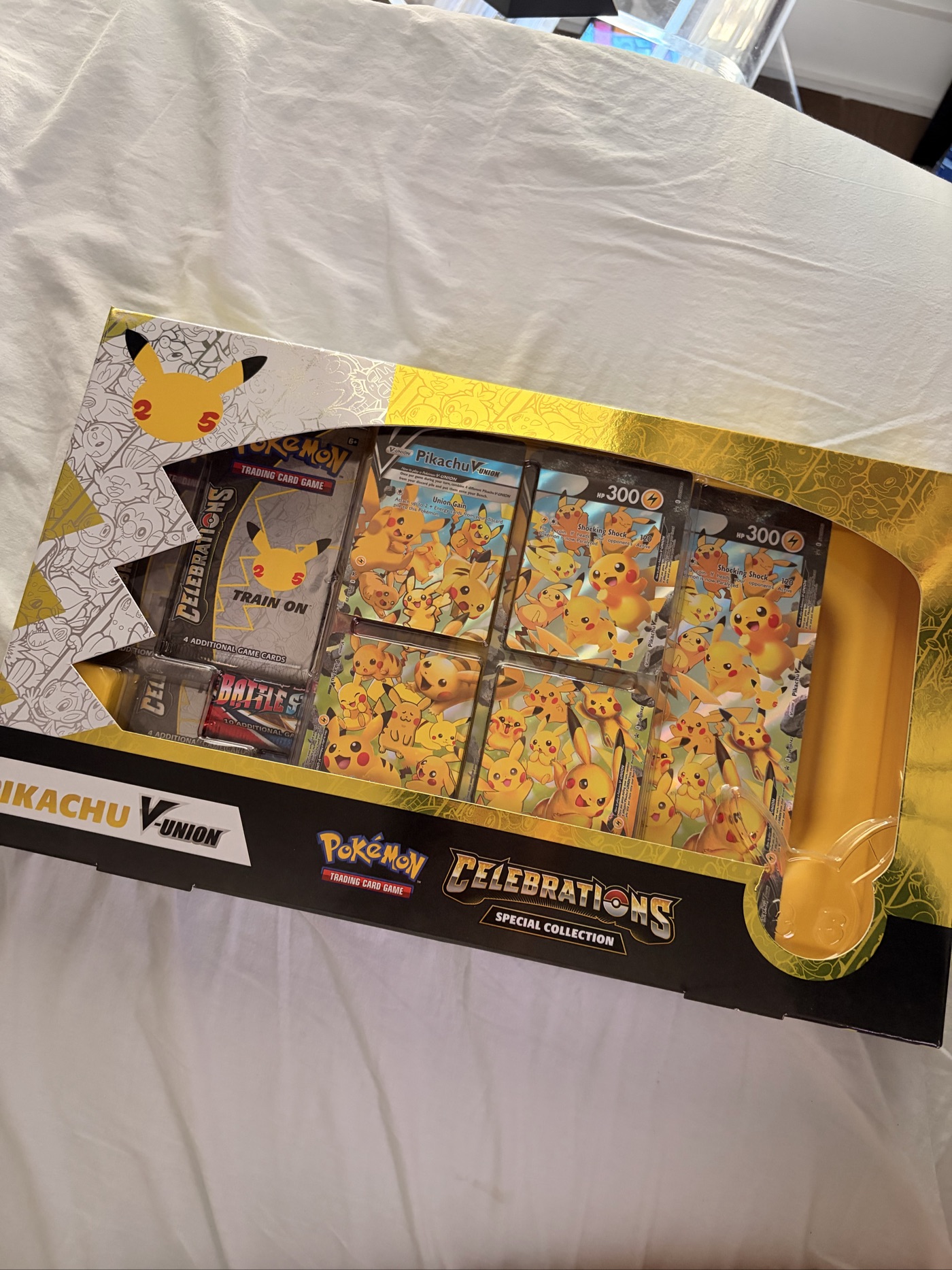 Special Collection: Pikachu V-UNION Box